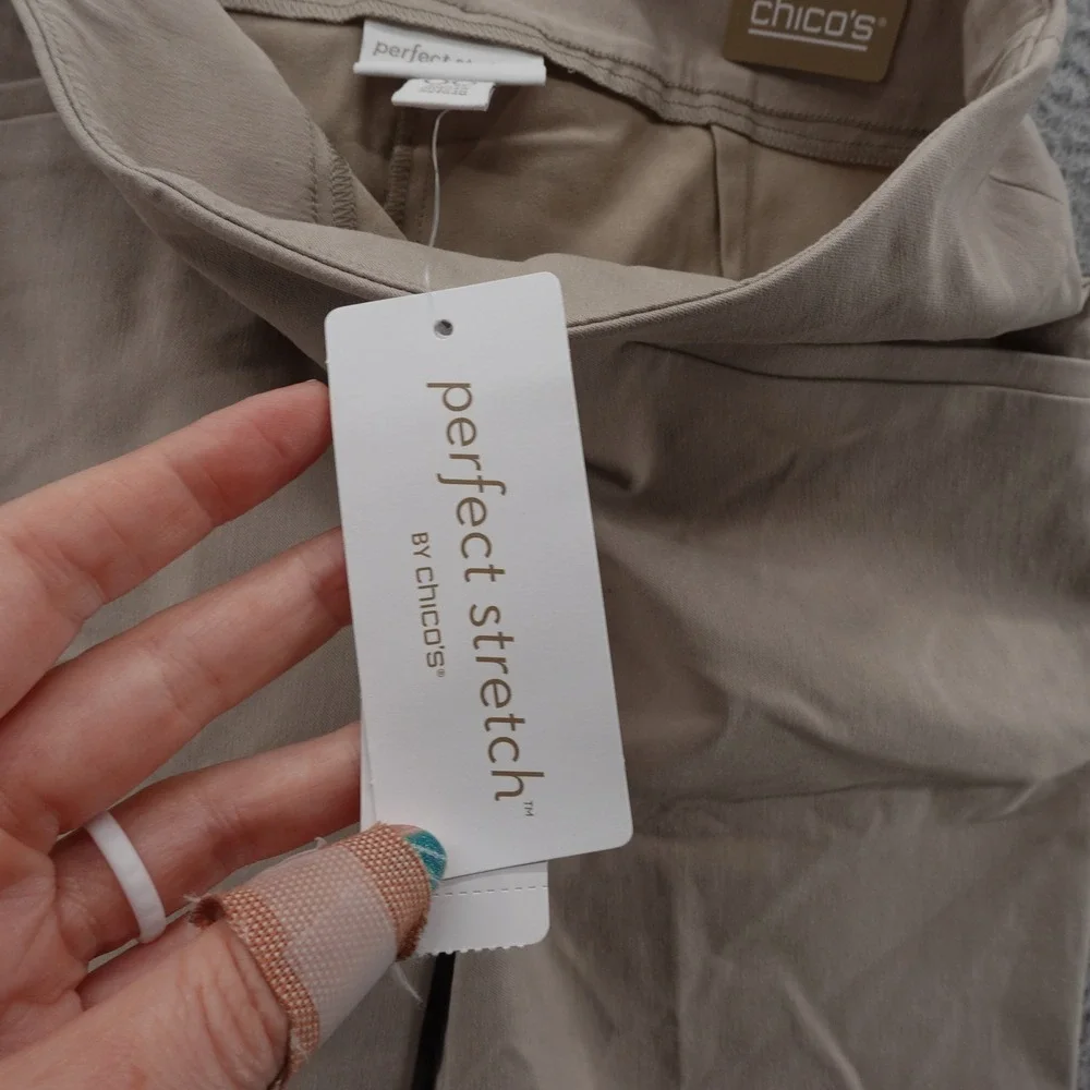 Chicos‎ Perfect Stretch Shorts Size 00 US 2P Beige Women 10
